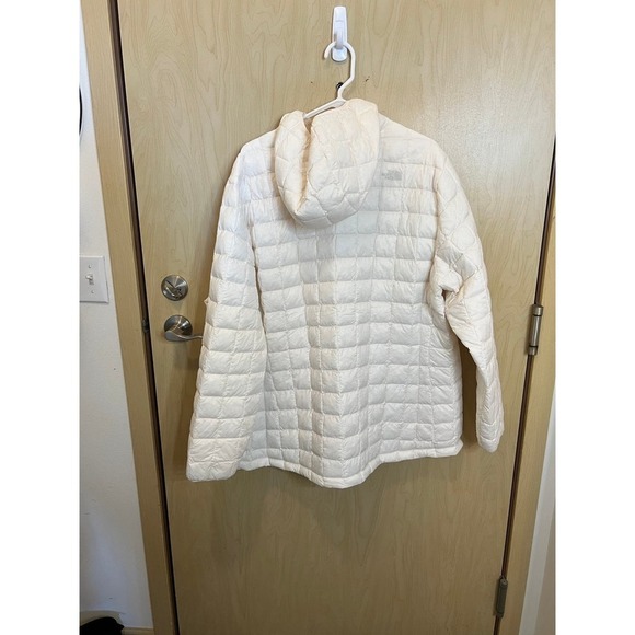 Womens Northface Thermoball Eco Hoodie Jacket - Picture 3 of 3